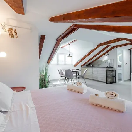Apartment Gold 4